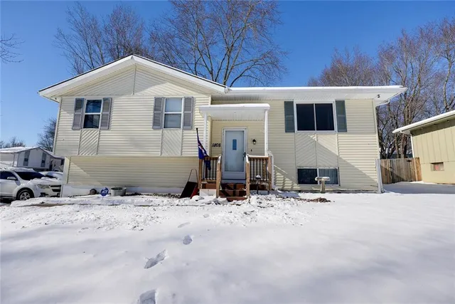 $247,500 | 1808 Southeast Kingsway, Oak Grove, MO 64075