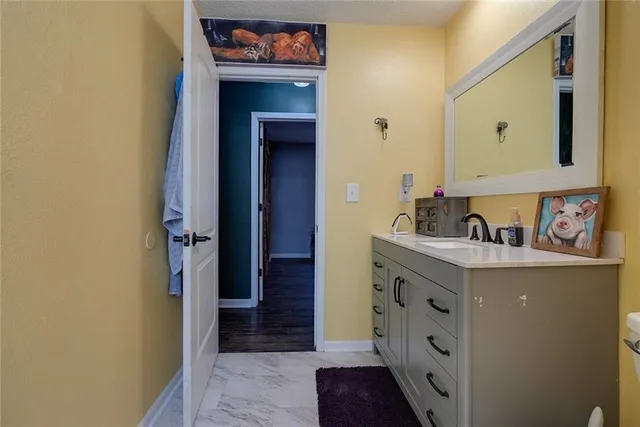 $247,500 | 1808 Southeast Kingsway, Oak Grove, MO 64075