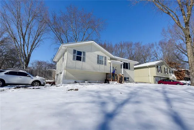 $247,500 | 1808 Southeast Kingsway, Oak Grove, MO 64075