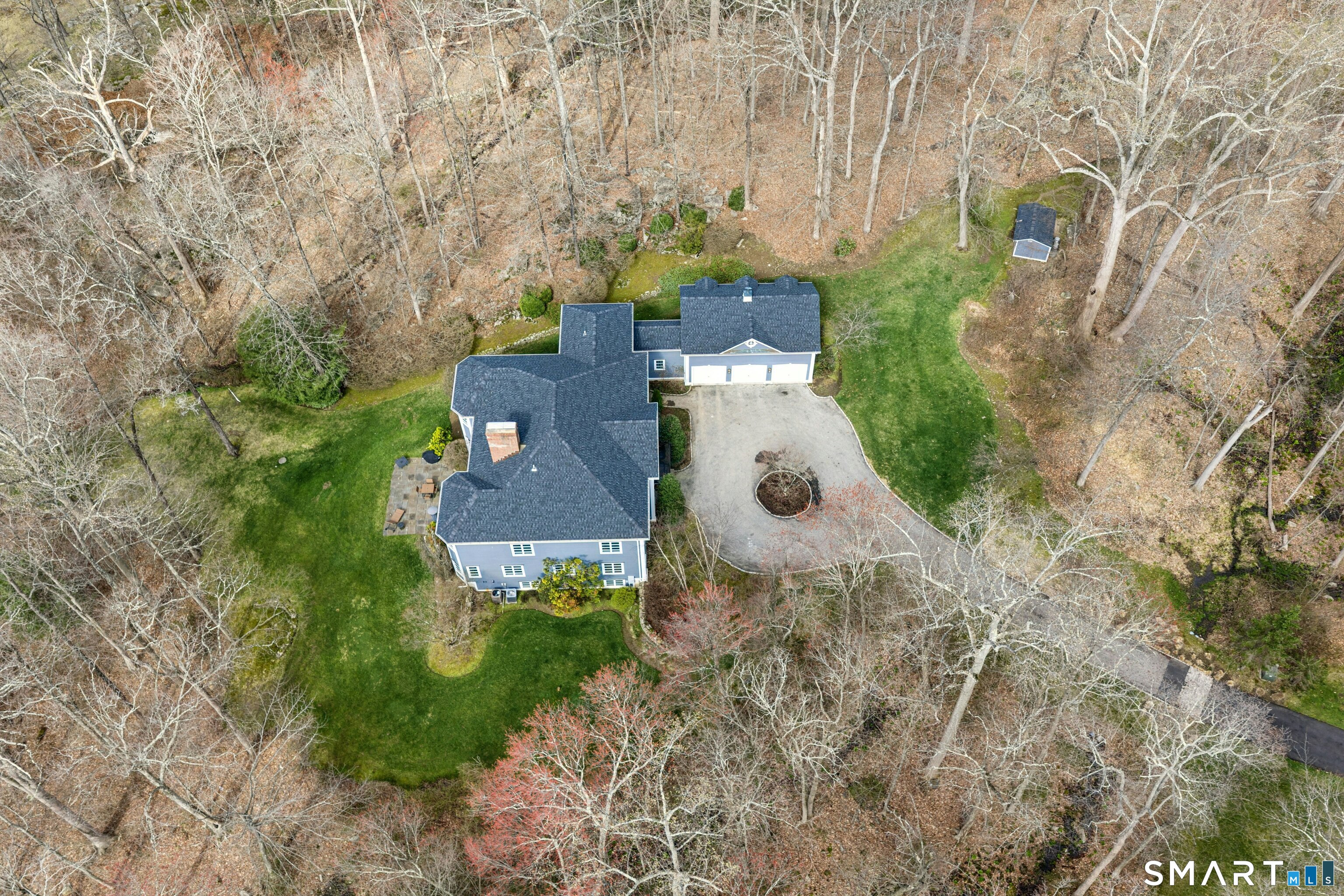 760 Smith Ridge Road New Canaan, CT 06840 - Photo 33 of 38 an aerial view of a house with a yard