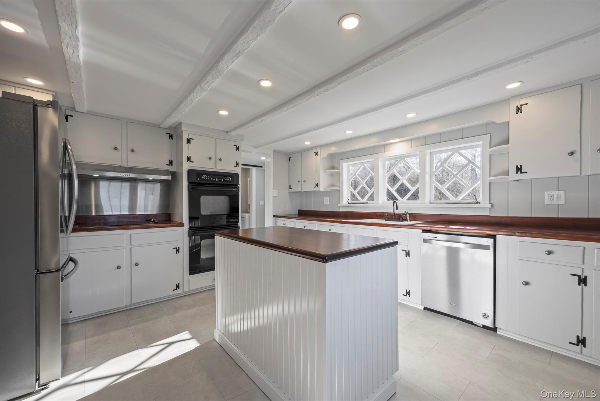 6 Star Ridge Road North Salem, NY 10560 - Photo 14 of 34 a kitchen with granite countertop a sink and cabinets