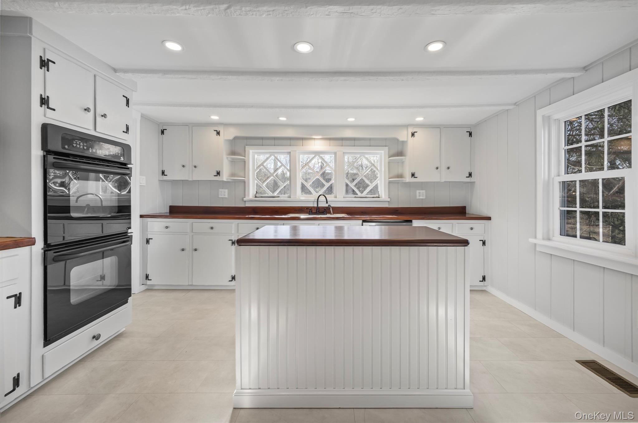 6 Star Ridge Road North Salem, NY 10560 - Photo 15 of 34 a kitchen with stainless steel appliances granite countertop a stove and a refrigerator