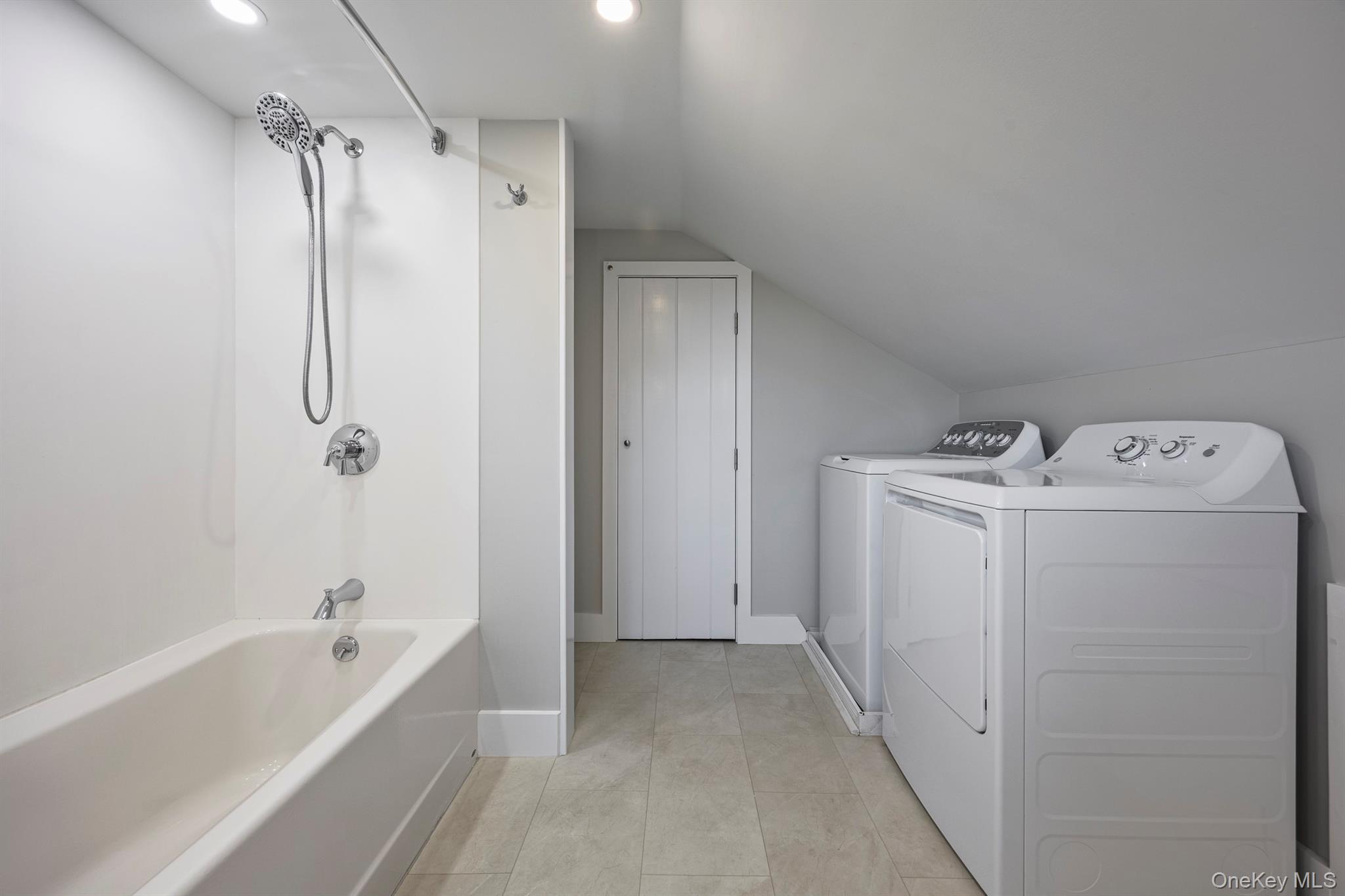 6 Star Ridge Road North Salem, NY 10560 - Photo 24 of 34 a view of bathroom with a tub sink