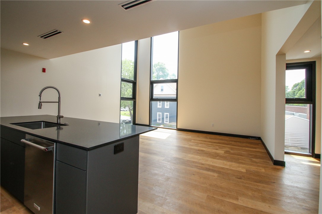 33 Russell Street, Unit 202 Rochester, NY 14607 - Photo 4 of 30