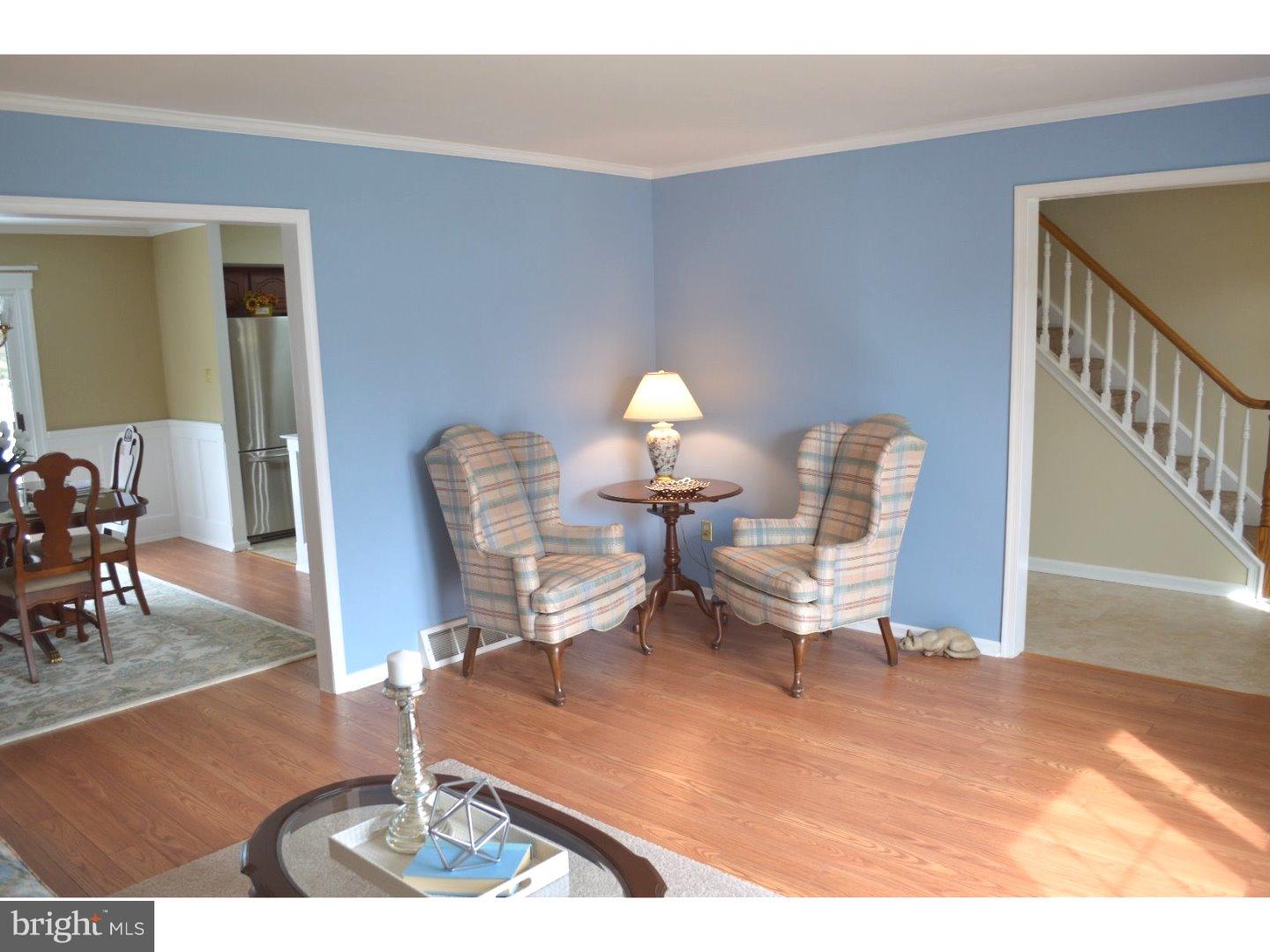 406 Cambridge Road Brookhaven, PA 19015 - Photo 5 of 24 Living Room