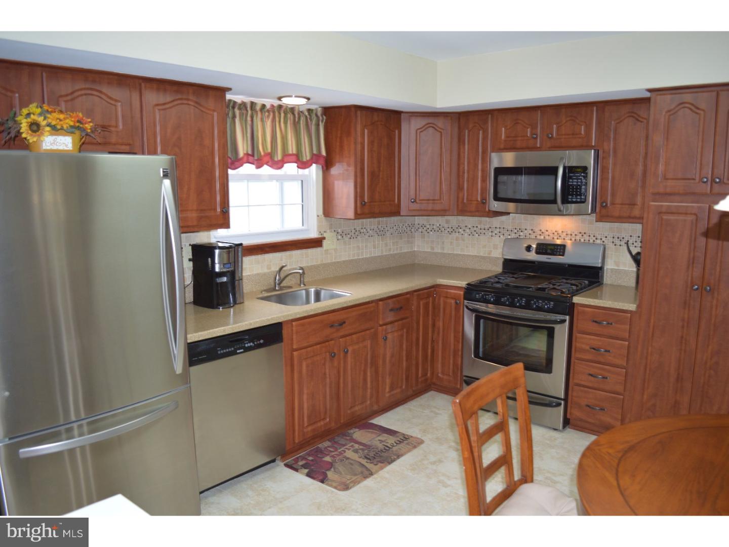 406 Cambridge Road Brookhaven, PA 19015 - Photo 7 of 24 Gallery Image 7