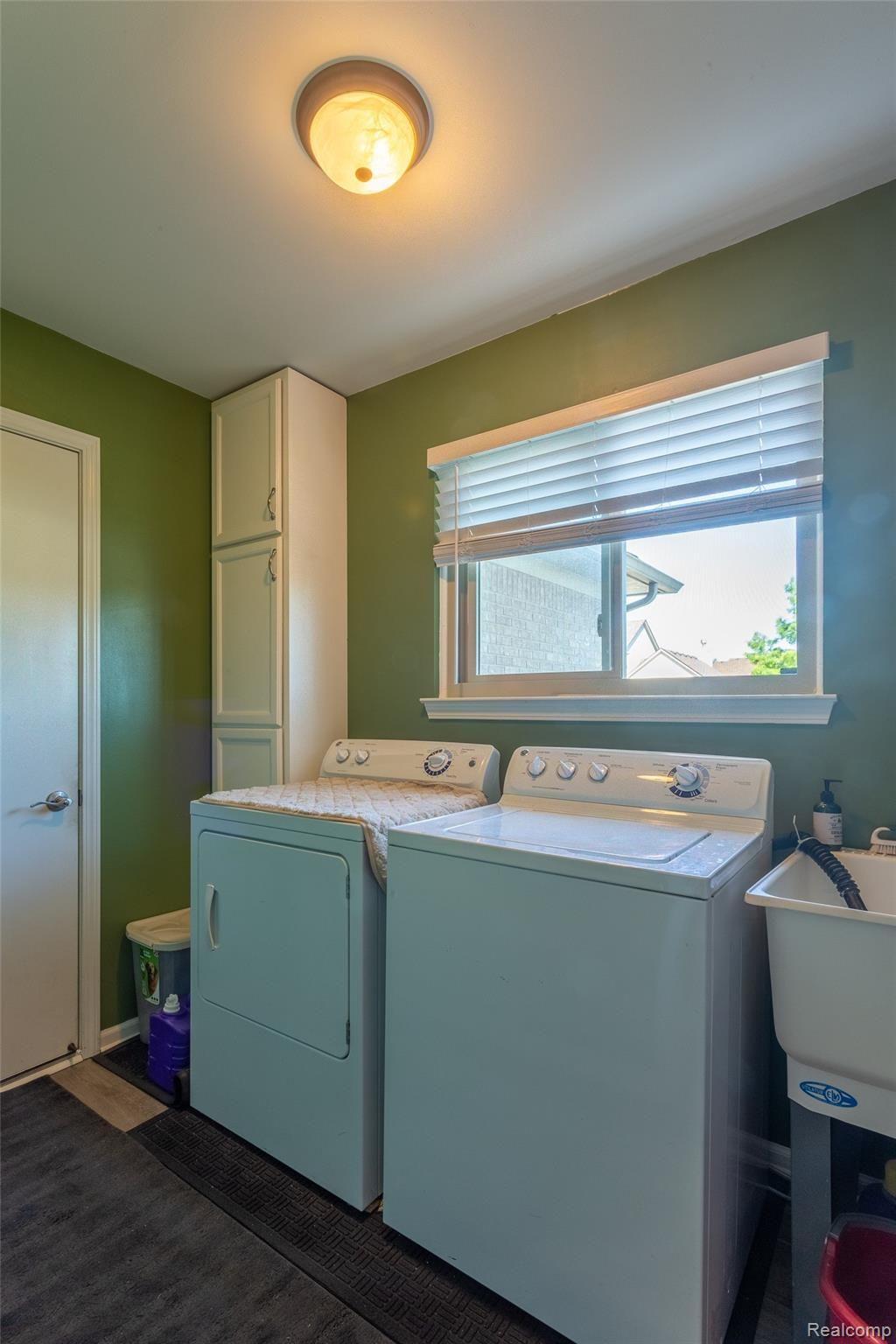 22580 Rambling Drive Macomb, MI 48044 - Photo 16 of 45 Rambling Dr_22580-Entry-Laundry-6.jpg