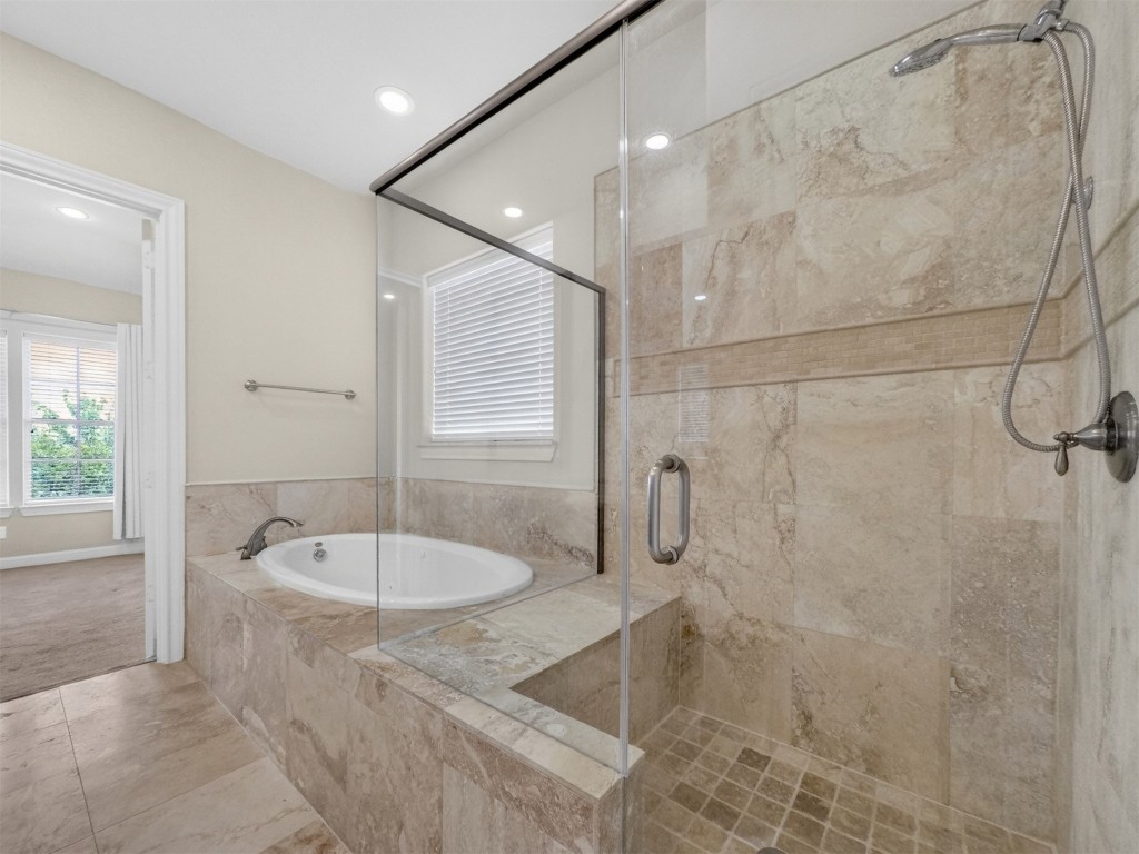 2810 Capitol Street Houston, TX 77003 - Photo 28 of 33 a bathroom with a sink a toilet and shower