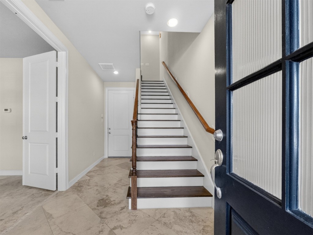 2810 Capitol Street Houston, TX 77003 - Photo 7 of 33 a view of entryway