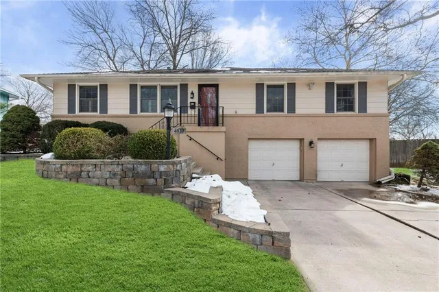 $325,000 | 4013 South Maybrook Avenue, Independence, MO 64055