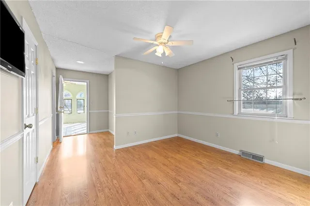 $325,000 | 4013 South Maybrook Avenue, Independence, MO 64055