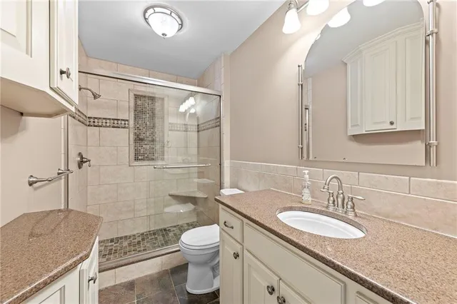 $325,000 | 4013 South Maybrook Avenue, Independence, MO 64055