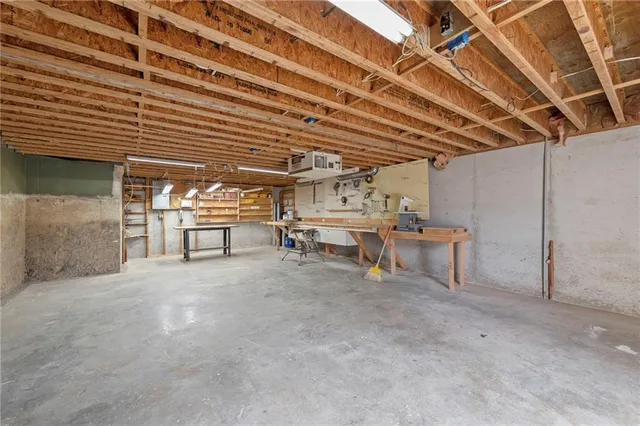 $325,000 | 4013 South Maybrook Avenue, Independence, MO 64055