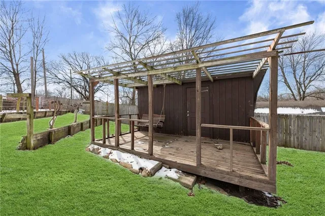 $325,000 | 4013 South Maybrook Avenue, Independence, MO 64055