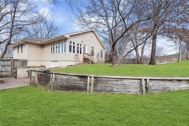 $325,000 | 4013 South Maybrook Avenue, Independence, MO 64055