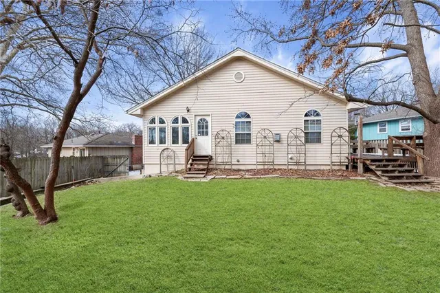 $325,000 | 4013 South Maybrook Avenue, Independence, MO 64055