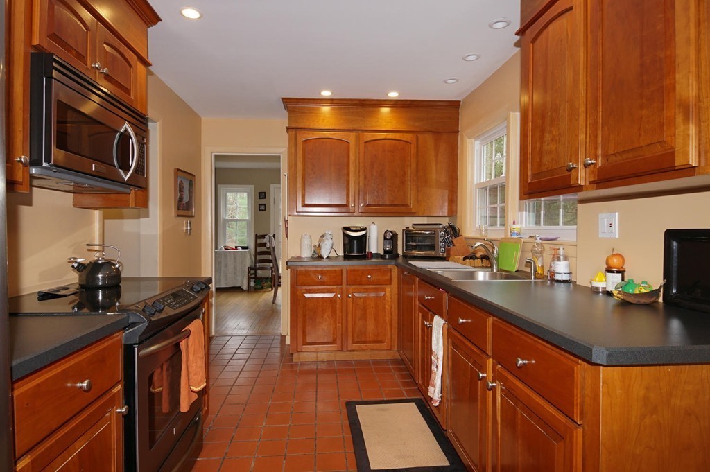 156 River Road Carlisle, MA 01741 - Photo 4 of 19 Gallery Image 4