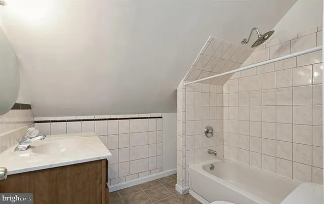 $3,200 | 6011 Falls Road, Baltimore, MD 21209