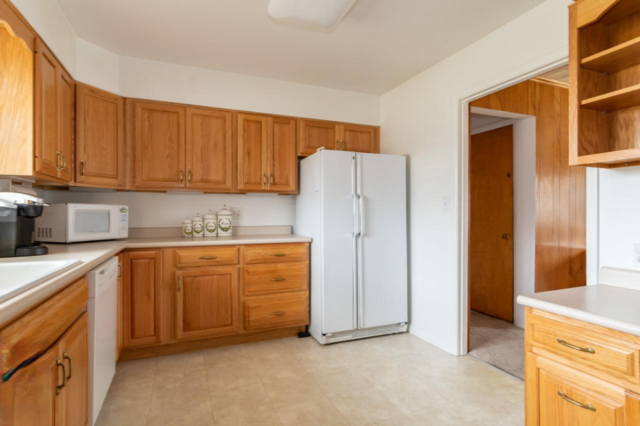 618 Lakeview Road Paw Paw, MI 49079 - Photo 15 of 33 618 Lakeview-11
