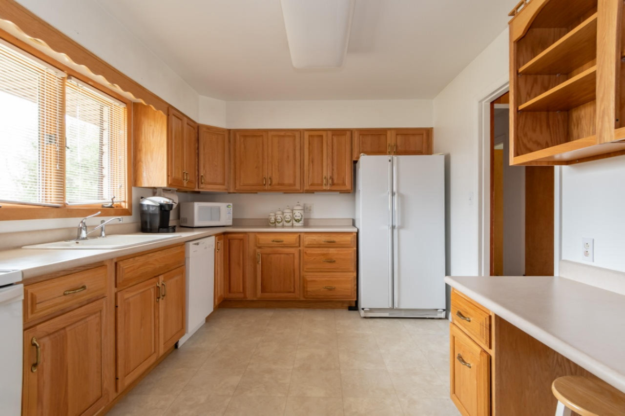 618 Lakeview Road Paw Paw, MI 49079 - Photo 16 of 33 618 Lakeview-12