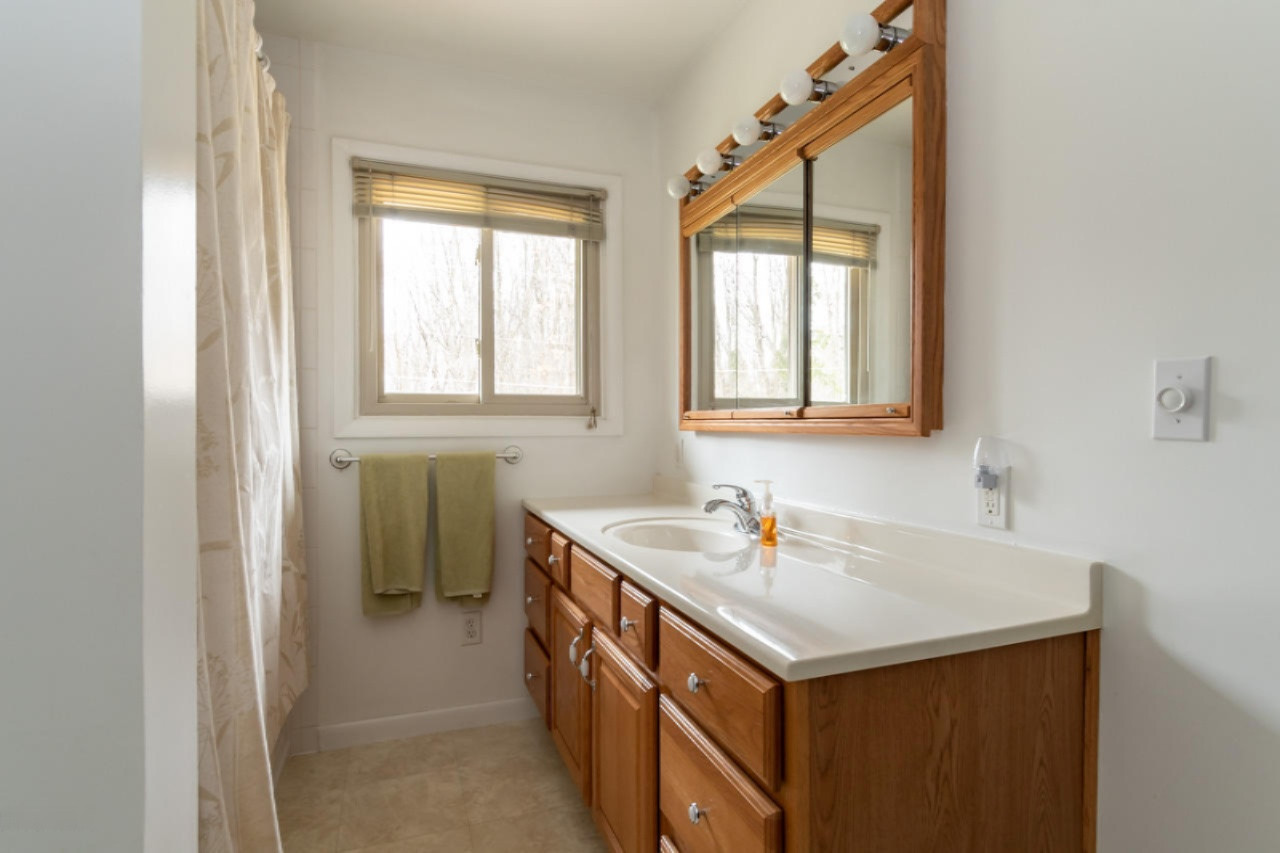618 Lakeview Road Paw Paw, MI 49079 - Photo 17 of 33 618 Lakeview-13