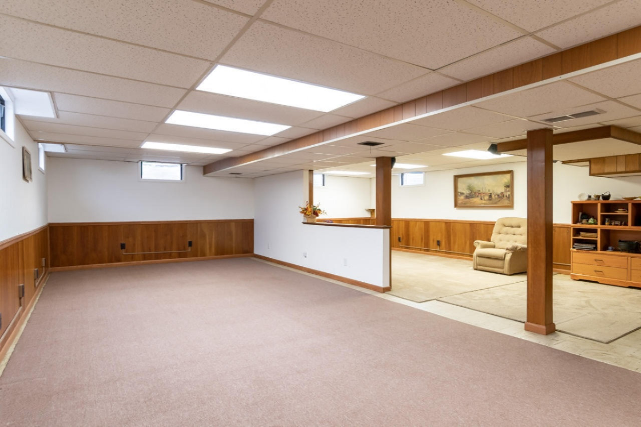 618 Lakeview Road Paw Paw, MI 49079 - Photo 23 of 33 618 Lakeview-19