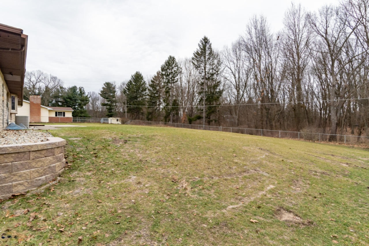 618 Lakeview Road Paw Paw, MI 49079 - Photo 28 of 33 618 Lakeview-25