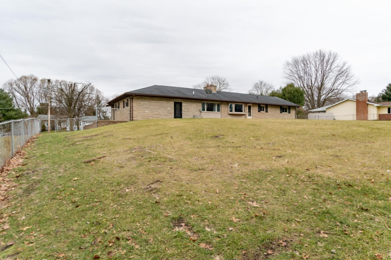 618 Lakeview Road Paw Paw, MI 49079 - Photo 29 of 33 618 Lakeview-26