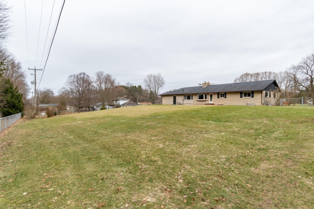 618 Lakeview Road Paw Paw, MI 49079 - Photo 31 of 33 618 Lakeview-28