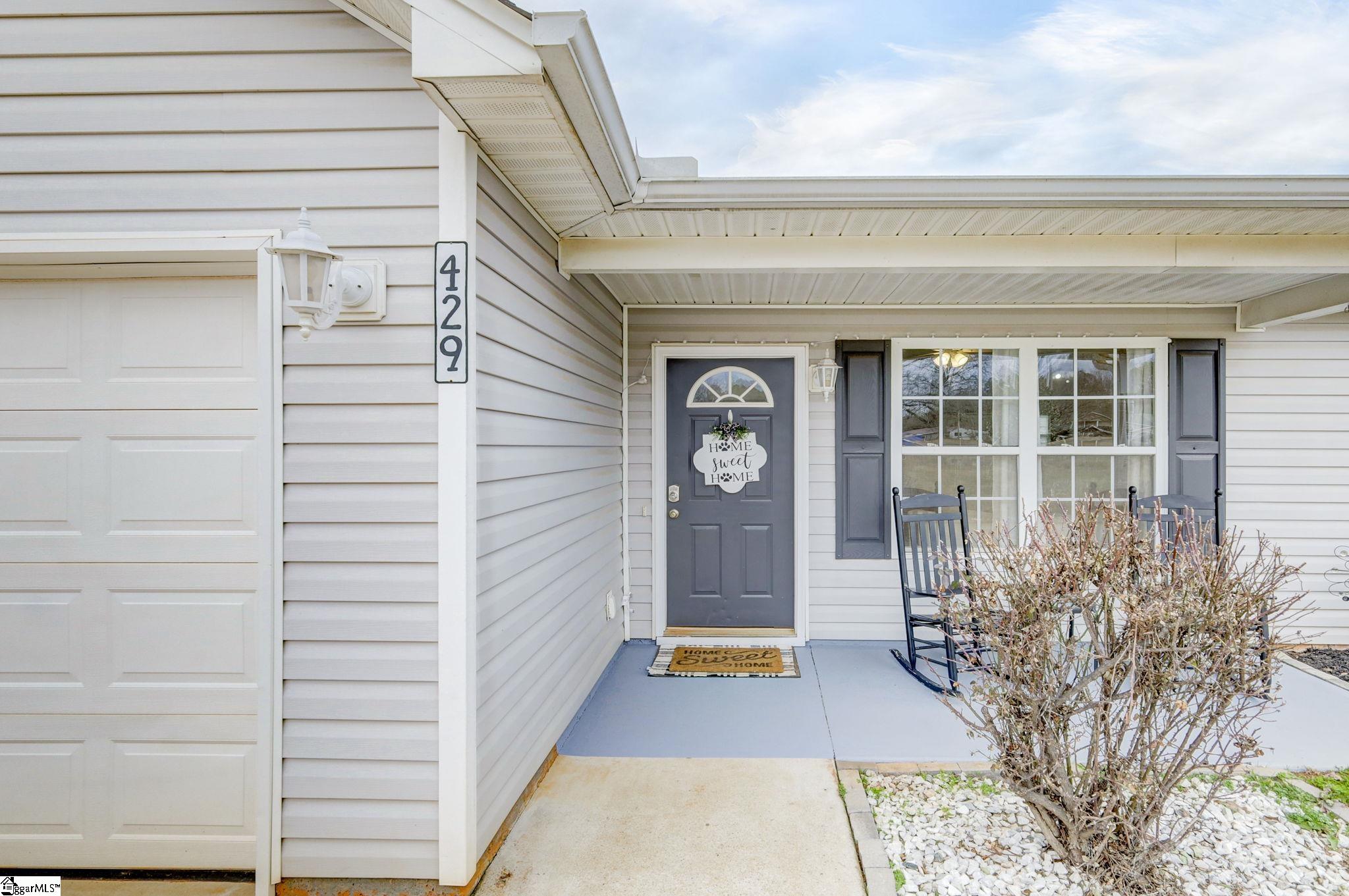 429 Roe Road Greenville, SC 29611 - Photo 2 of 31 Gallery Image 2