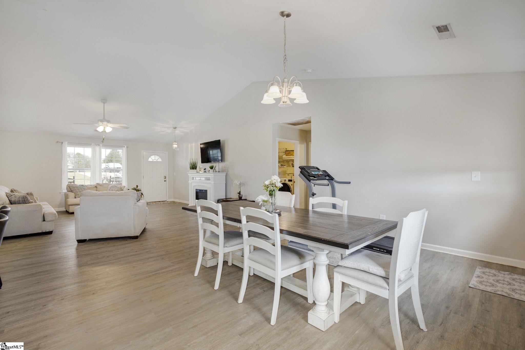 429 Roe Road Greenville, SC 29611 - Photo 8 of 31 Gallery Image 8