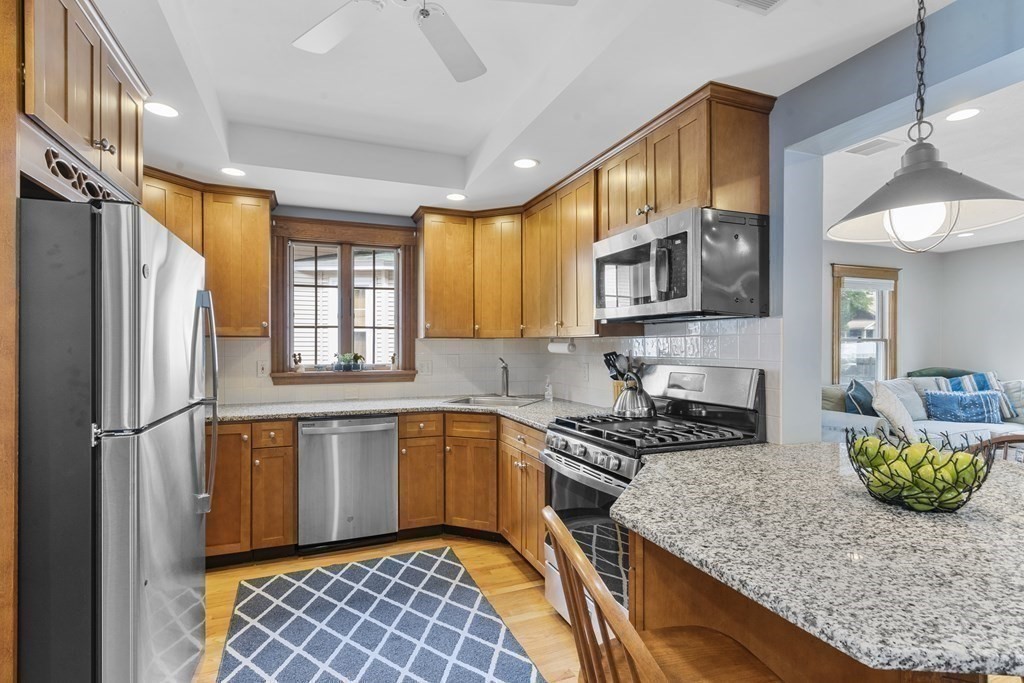 9 Shirley Road Waltham, MA 02452 - Photo 4 of 41 Gallery Image 4