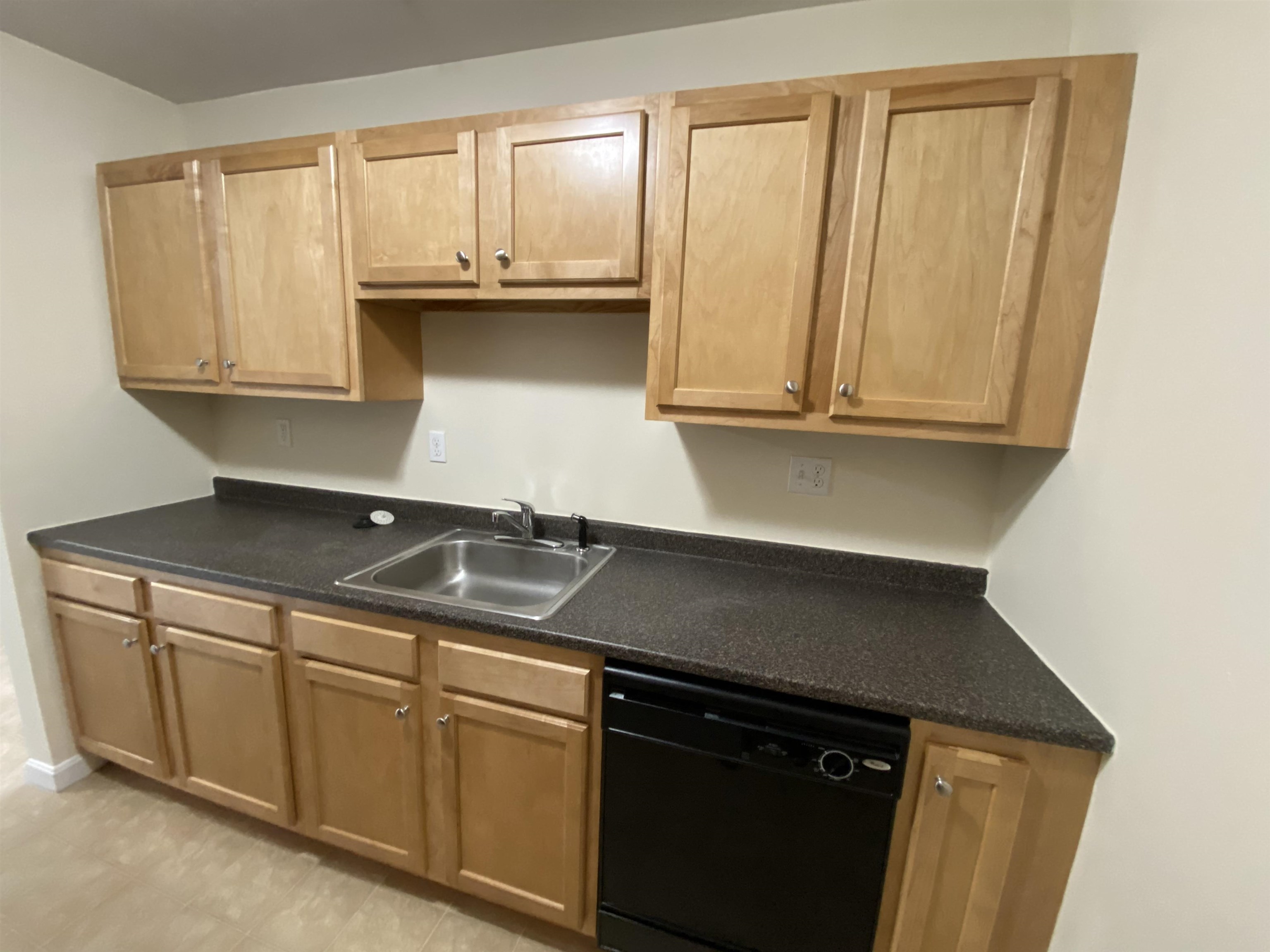 100 Sentinel Court, Unit 202 Manchester, NH 03103 - Photo 13 of 42