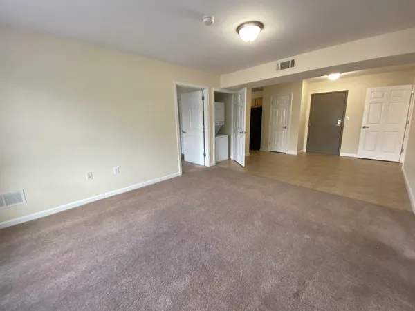 $1,950 | 100 Sentinel Court, Unit 202, Manchester, NH 03103