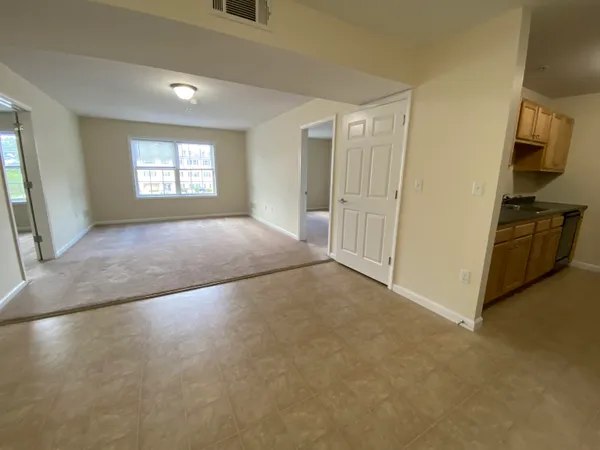 $1,950 | 100 Sentinel Court, Unit 202, Manchester, NH 03103