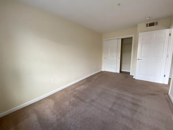 $1,950 | 100 Sentinel Court, Unit 202, Manchester, NH 03103