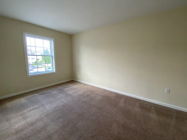 $1,950 | 100 Sentinel Court, Unit 202, Manchester, NH 03103