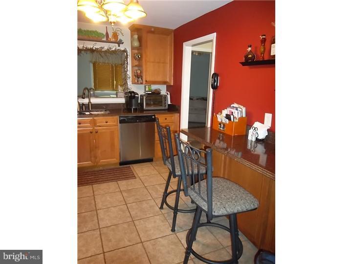 116 Longview Drive Springfield, PA 19064 - Photo 11 of 25 Kitchen