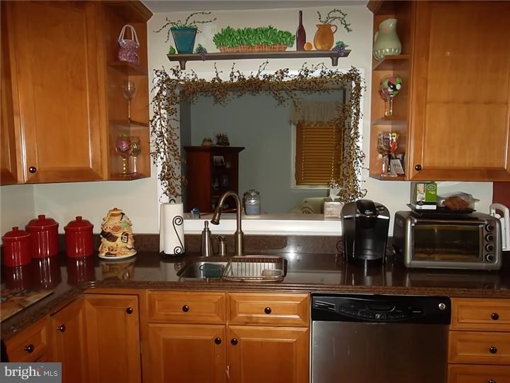 116 Longview Drive Springfield, PA 19064 - Photo 12 of 25 Kitchen