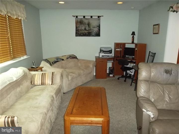 116 Longview Drive Springfield, PA 19064 - Photo 13 of 25 Family Room