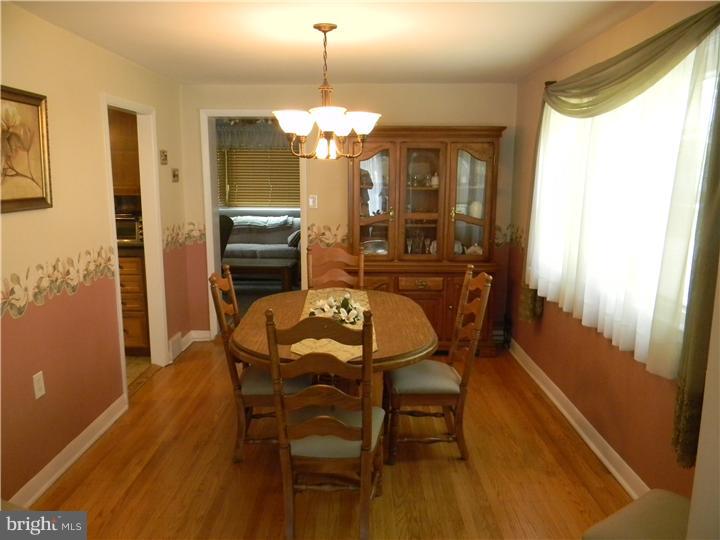 116 Longview Drive Springfield, PA 19064 - Photo 7 of 25 Dining Room