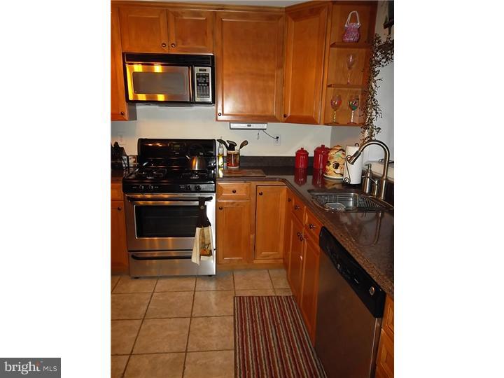 116 Longview Drive Springfield, PA 19064 - Photo 9 of 25 Kitchen