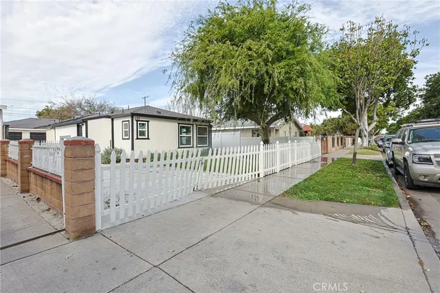 $1,275,000 | 122 North Bewley Street, Santa Ana, CA 92703