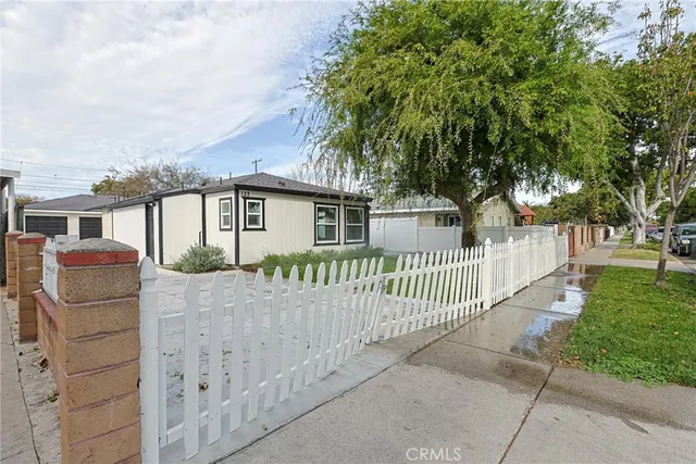 $1,275,000 | 122 North Bewley Street, Santa Ana, CA 92703