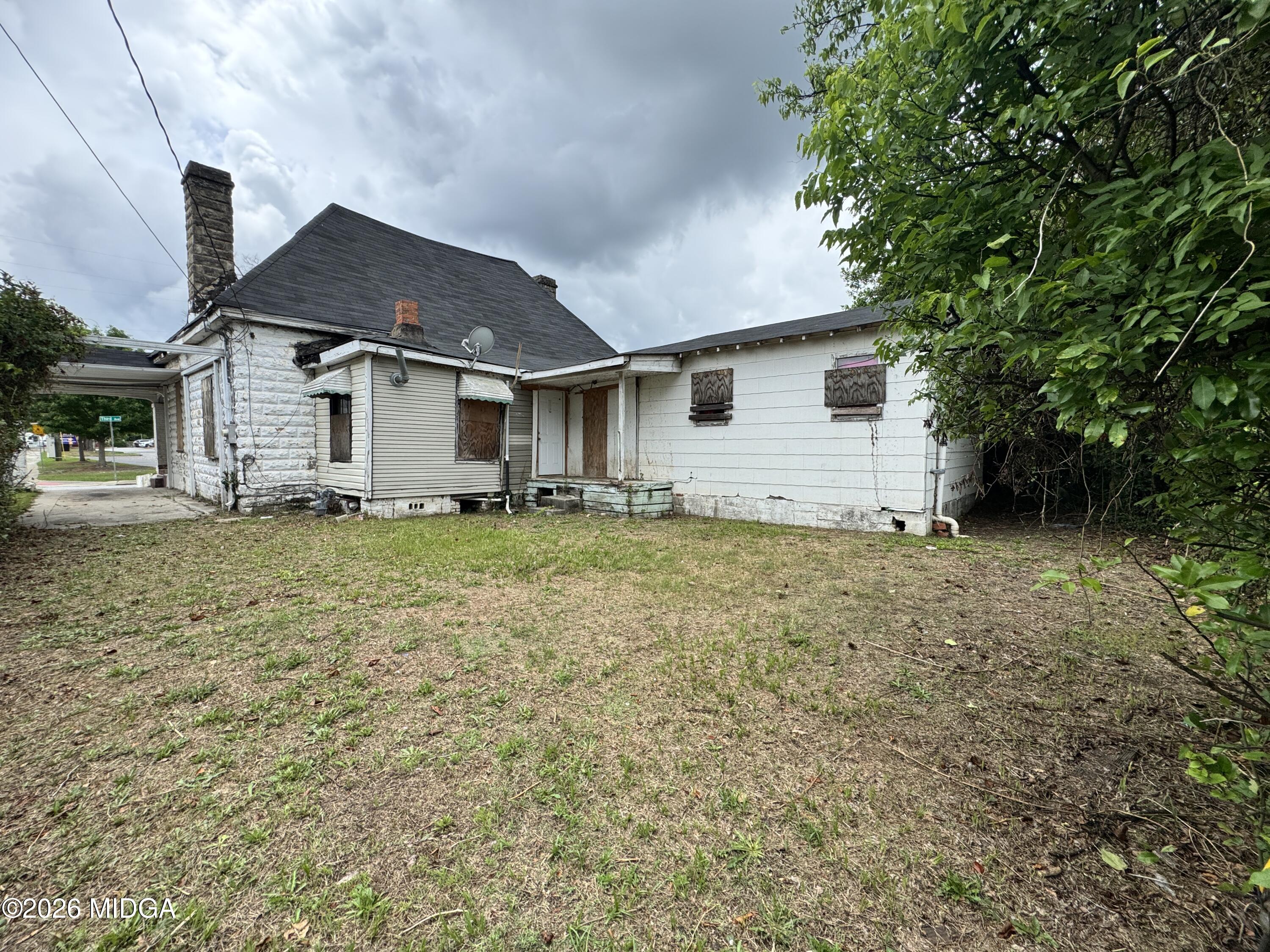 1905 3rd Avenue Macon, GA 31201 - Photo 25 of 27 a house with yard in front of it