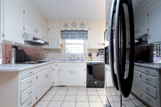 212 Bransfield Road Greenville, SC 29615 - Photo 7 of 24 Gallery Image 7