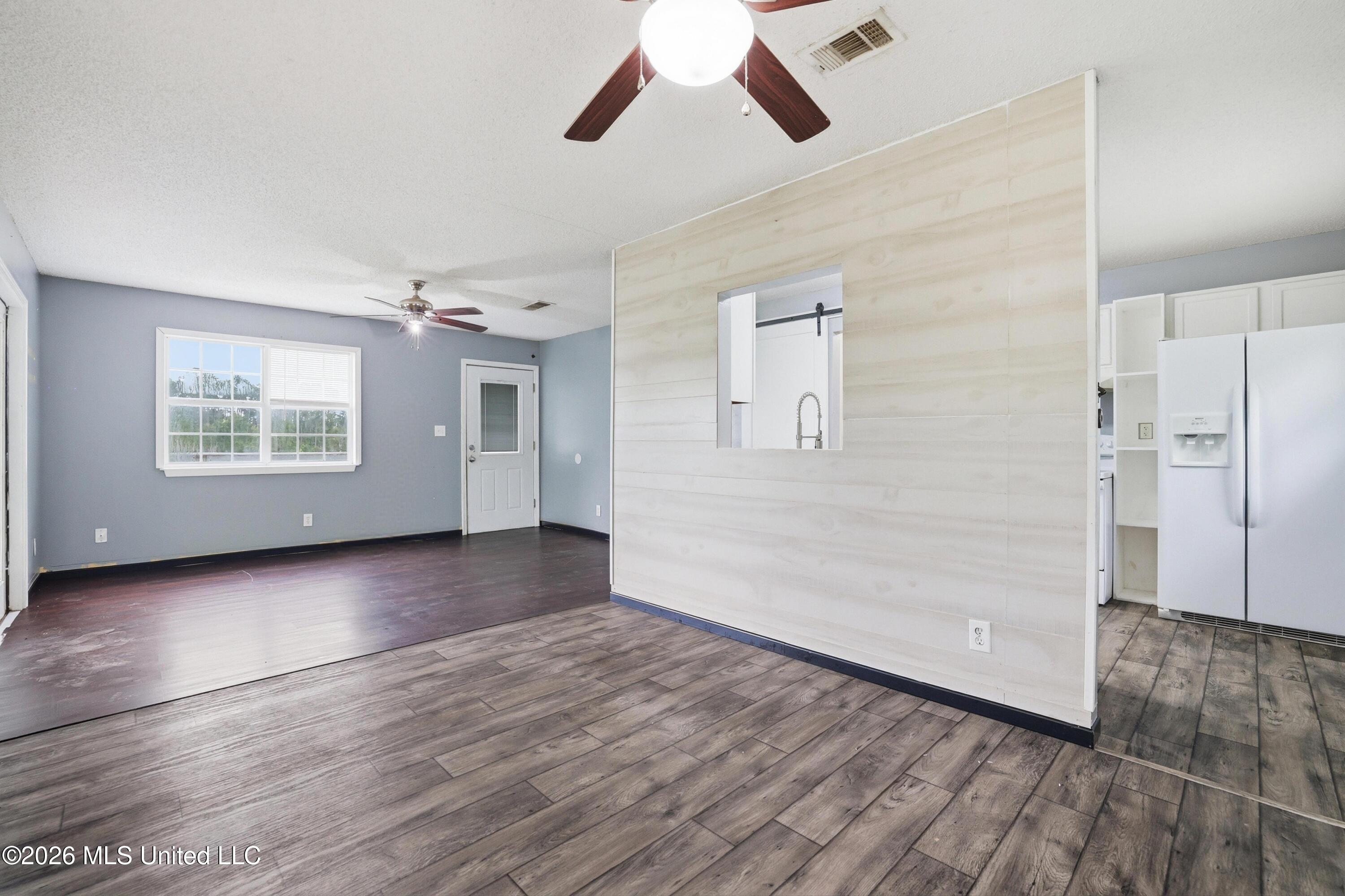8621 Old Stage Road Moss Point, MS 39562 - Photo 10 of 41 12_r6__6522_autoremove_31600850