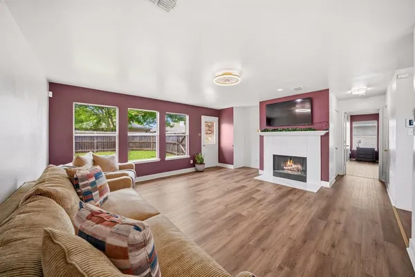 $289,000 | 2929 McCormick Drive, Lancaster, TX 75134