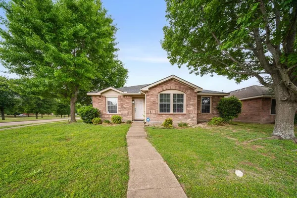 $289,000 | 2929 McCormick Drive, Lancaster, TX 75134