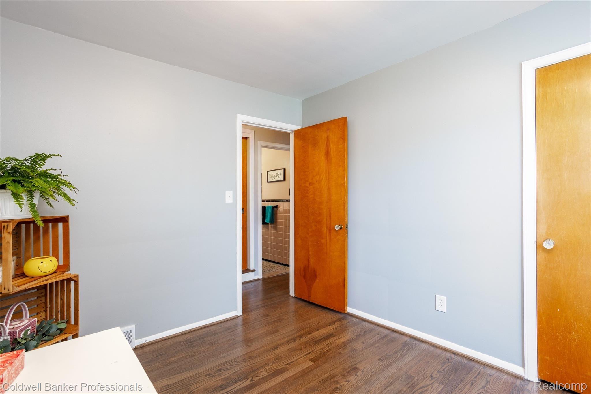 9160 Merriman Road Livonia, MI 48150 - Photo 16 of 39 bed 1